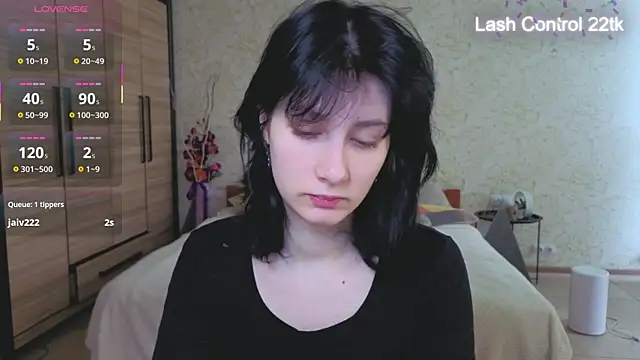 JulisSweet online show from April 14, 2026, 6:29 am