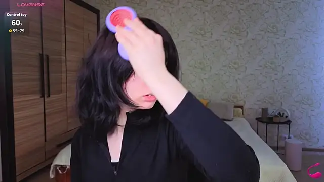 Snapshot of JulisSweet chatting on October 27, 2025, 7:53 am JulisSweet online show from October 27, 2025, 7:53 am