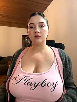 Kamilla Loop online show from November 19, 2025, 9:37 pm