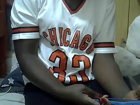 ebonyzoe online show from June 3, 2026, 1:23 pm