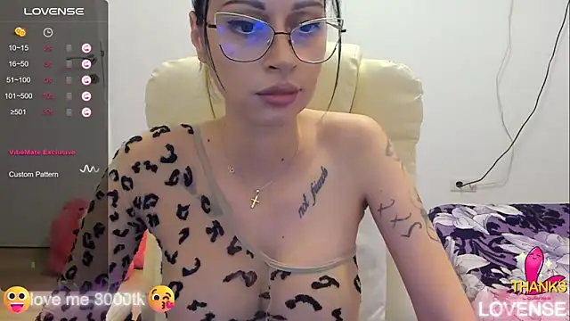 kissnicol32 online show from September 9, 2025, 4:05 pm