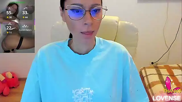 kissnicol32 online show from March 7, 2026, 5:07 pm