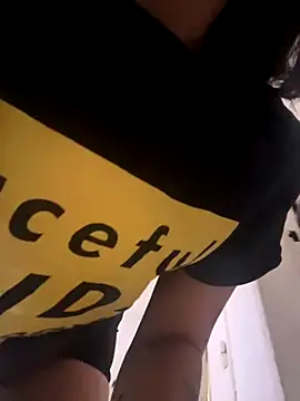 melisabunnny online show from November 4, 2025, 11:47 am