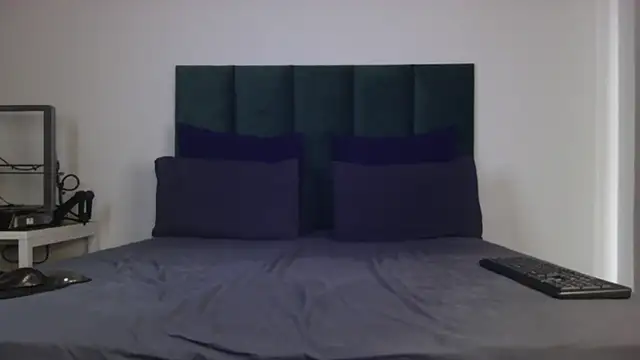 Snapshot of THROATGOATxo chatting on November 17, 2025, 6:17 am THROATGOATxo online show from November 17, 2025, 6:17 am