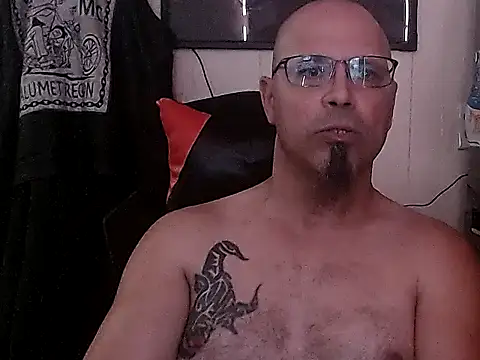 Snapshot of KrazyLegz chatting on September 14, 2025, 5:57 pm KrazyLegz online show from September 14, 2025, 5:57 pm