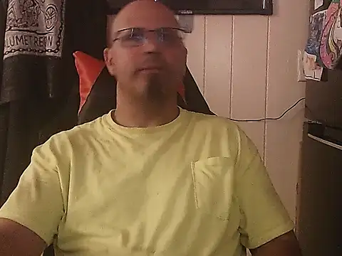 Snapshot of KrazyLegz chatting on September 15, 2025, 8:53 pm KrazyLegz online show from September 15, 2025, 8:53 pm