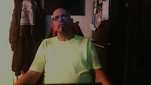Snapshot of KrazyLegz chatting on September 17, 2025, 9:39 pm KrazyLegz online show from September 17, 2025, 9:39 pm