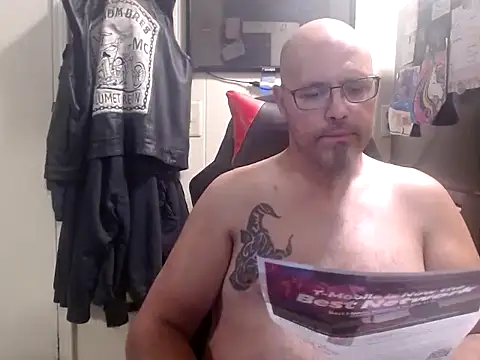 Snapshot of KrazyLegz chatting on September 11, 2025, 12:21 am KrazyLegz online show from September 11, 2025, 12:21 am