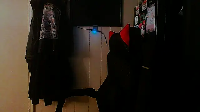Snapshot of KrazyLegz chatting on September 12, 2025, 9:47 pm KrazyLegz online show from September 12, 2025, 9:47 pm