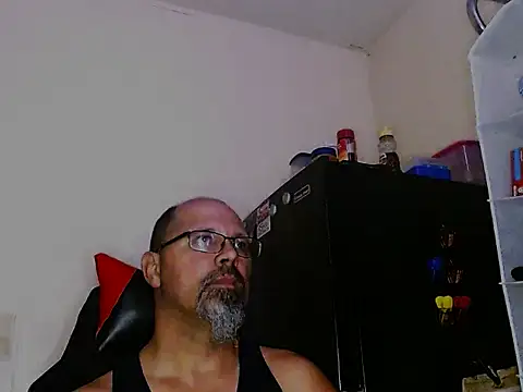Snapshot of KrazyLegz chatting on December 11, 2024, 2:19 am KrazyLegz online show from December 11, 2024, 2:19 am