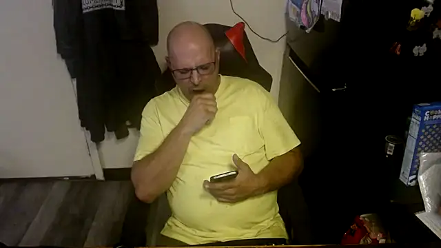 Snapshot of KrazyLegz chatting on September 9, 2025, 12:32 am KrazyLegz online show from September 9, 2025, 12:32 am