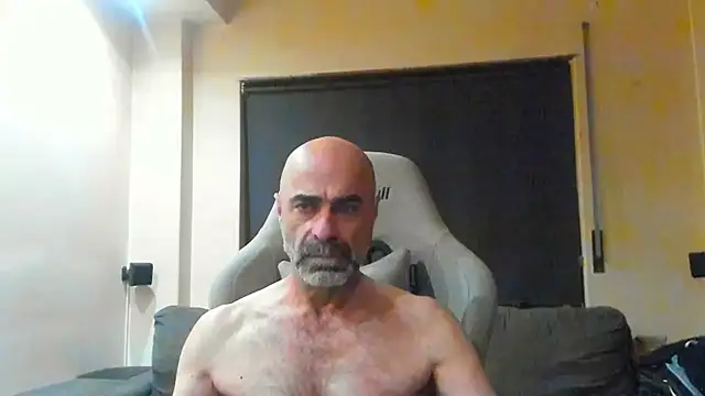 Snapshot of Bicopflirt chatting on May 9, 2026, 9:07 pm Bicopflirt online show from May 9, 2026, 9:07 pm