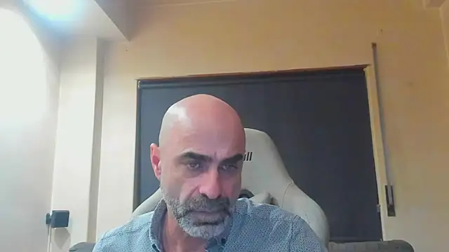 Snapshot of Bicopflirt chatting on February 25, 2026, 12:44 am Bicopflirt online show from February 25, 2026, 12:44 am