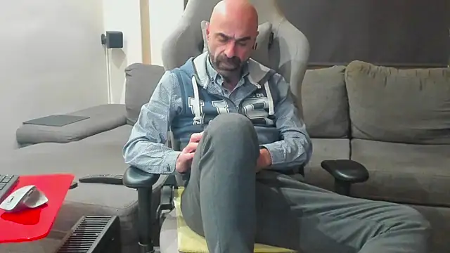 Snapshot of Bicopflirt chatting on January 13, 2026, 2:26 am Bicopflirt online show from January 13, 2026, 2:26 am