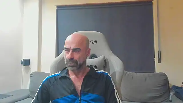 Snapshot of Bicopflirt chatting on December 19, 2025, 8:27 am Bicopflirt online show from December 19, 2025, 8:27 am