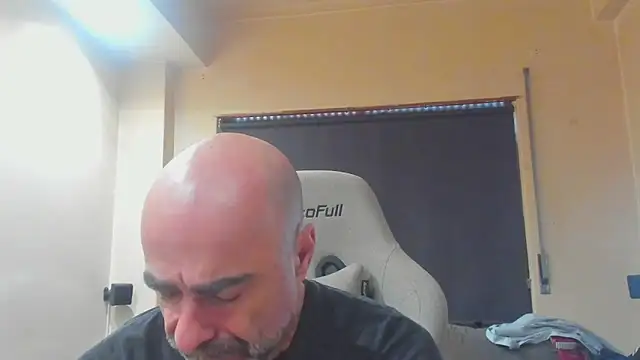Snapshot of Bicopflirt chatting on April 24, 2026, 3:14 pm Bicopflirt online show from April 24, 2026, 3:14 pm