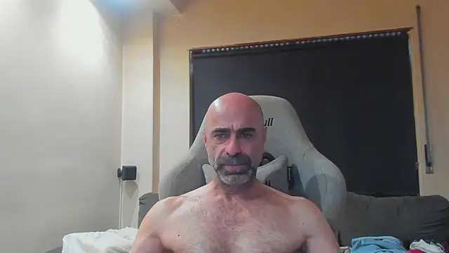 Snapshot of Bicopflirt chatting on April 21, 2026, 4:13 pm Bicopflirt online show from April 21, 2026, 4:13 pm