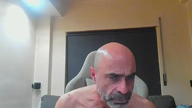 Snapshot of Bicopflirt chatting on April 28, 2026, 1:15 am Bicopflirt online show from April 28, 2026, 1:15 am