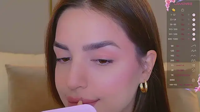 Snapshot of BellaHalles chatting on November 21, 2025, 6:34 am BellaHalles online show from November 21, 2025, 6:34 am