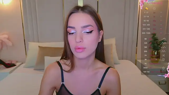 Snapshot of BellaHalles chatting on November 15, 2025, 6:17 am BellaHalles online show from November 15, 2025, 6:17 am