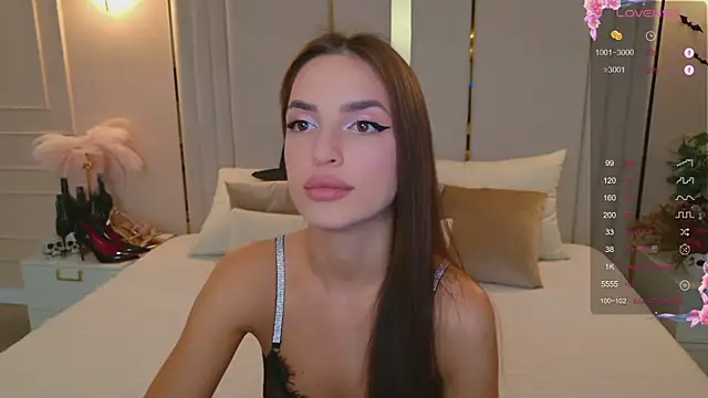 Snapshot of BellaHalles chatting on October 27, 2025, 6:14 am BellaHalles online show from October 27, 2025, 6:14 am