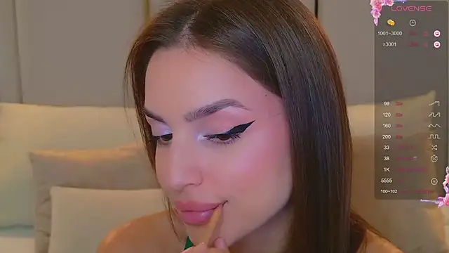 Snapshot of BellaHalles chatting on November 4, 2025, 6:06 am BellaHalles online show from November 4, 2025, 6:06 am