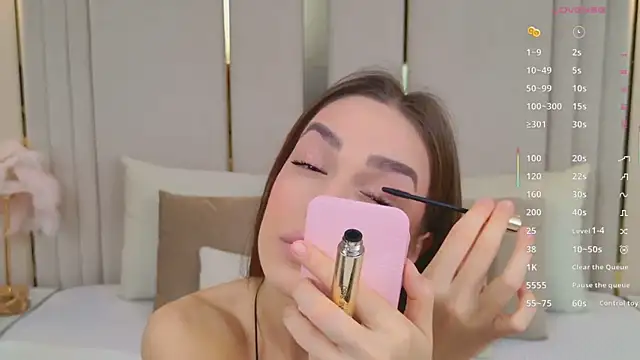 BellaHalles online show from February 22, 2026, 5:43 am