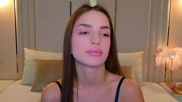 Snapshot of BellaHalles chatting on December 2, 2025, 5:31 am BellaHalles online show from December 2, 2025, 5:31 am