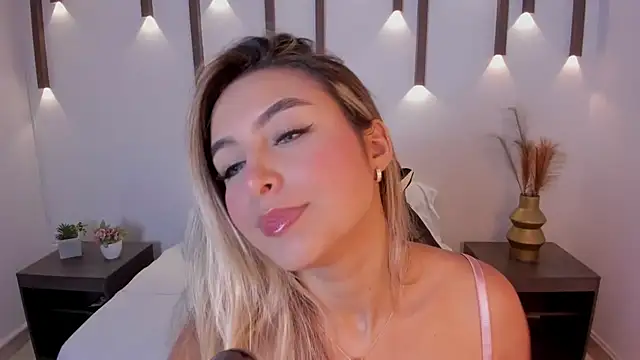 Snapshot of bella1207 chatting on November 13, 2025, 2:37 am bella1207 online show from November 13, 2025, 2:37 am