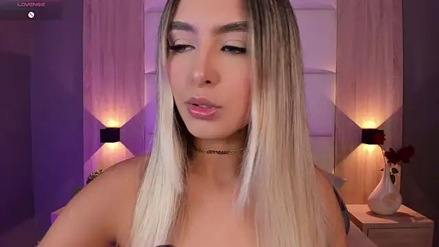 Snapshot of bella1207 chatting on October 3, 2025, 7:59 pm bella1207 online show from October 3, 2025, 7:59 pm