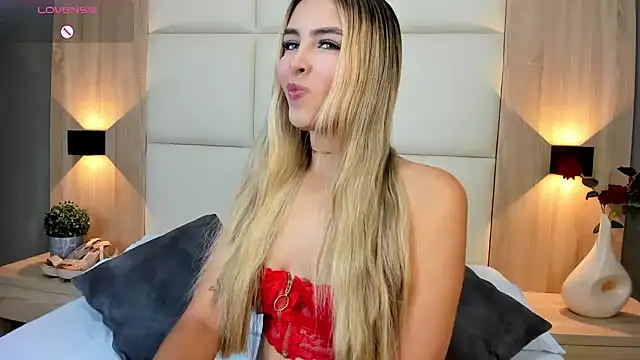 Snapshot of bella1207 chatting on March 14, 2025, 7:34 pm bella1207 online show from March 14, 2025, 7:34 pm