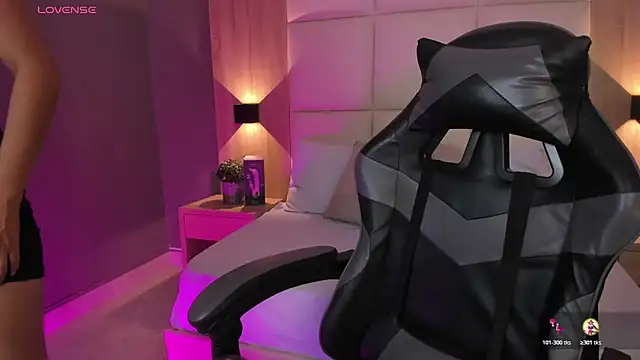 Snapshot of bella1207 chatting on October 27, 2025, 7:15 pm bella1207 online show from October 27, 2025, 7:15 pm