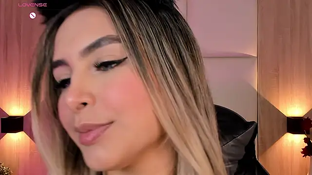 Snapshot of bella1207 chatting on October 21, 2025, 7:24 pm bella1207 online show from October 21, 2025, 7:24 pm