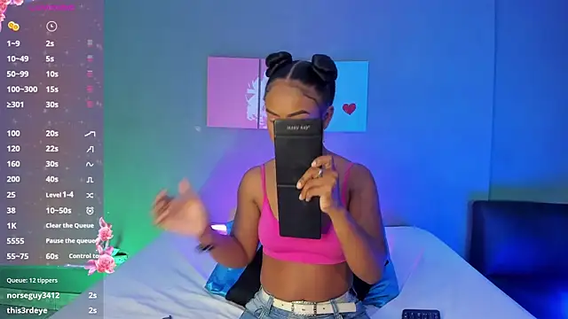 Snapshot of EmmaSmith06 chatting on October 27, 2025, 5:25 pm EmmaSmith06 online show from October 27, 2025, 5:25 pm