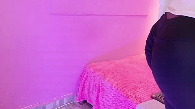 LoveQueen2 online show from March 3, 2026, 12:01 pm