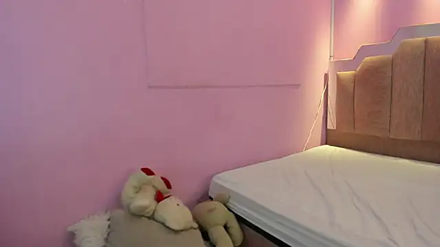 LoveQueen2 online show from February 11, 2026, 12:05 pm