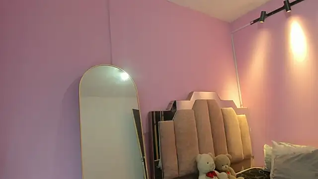 Snapshot of LoveQueen2 chatting on November 6, 2025, 11:58 am LoveQueen2 online show from November 6, 2025, 11:58 am