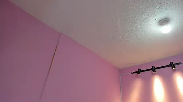 Snapshot of LoveQueen2 chatting on December 3, 2025, 12:04 pm LoveQueen2 online show from December 3, 2025, 12:04 pm