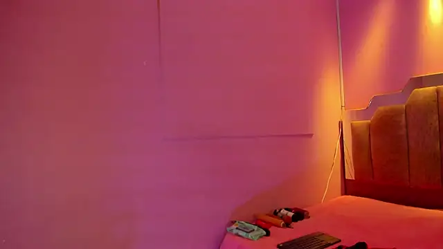 LoveQueen2 online show from February 7, 2026, 12:02 pm