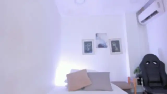 emelie 89 online show from October 19, 2025, 1:25 pm