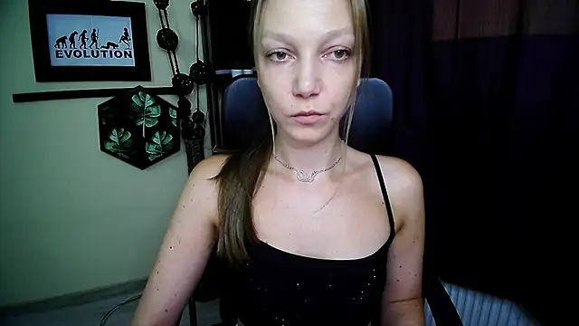 Snapshot of EmillyPlay chatting on July 8, 2026, 12:39 pm EmillyPlay online show from July 8, 2026, 12:39 pm