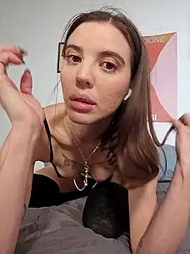 Snapshot of licoricepizza chatting on October 13, 2025, 9:55 am licoricepizza online show from October 13, 2025, 9:55 am