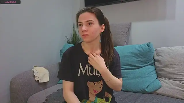 Snapshot of DonnaBurkee chatting on November 17, 2025, 4:05 am DonnaBurkee online show from November 17, 2025, 4:05 am