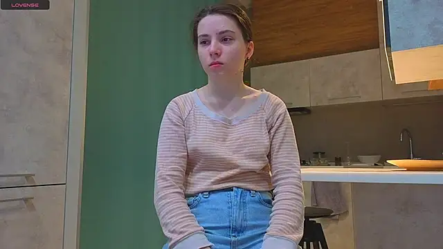 Snapshot of DonnaBurkee chatting on December 15, 2025, 4:07 am DonnaBurkee online show from December 15, 2025, 4:07 am