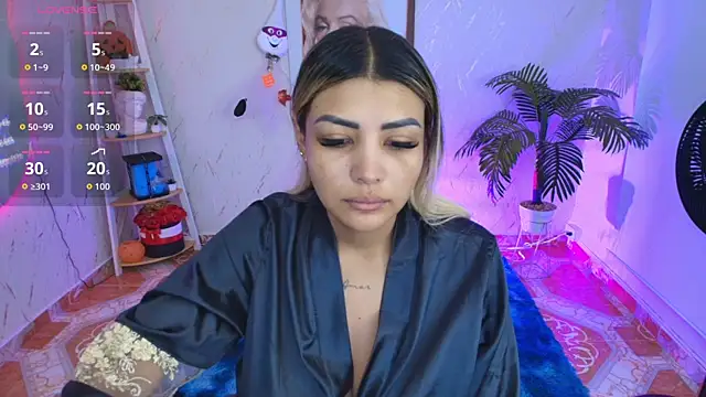 SALOOMEE   online show from November 21, 2025, 10:36 am