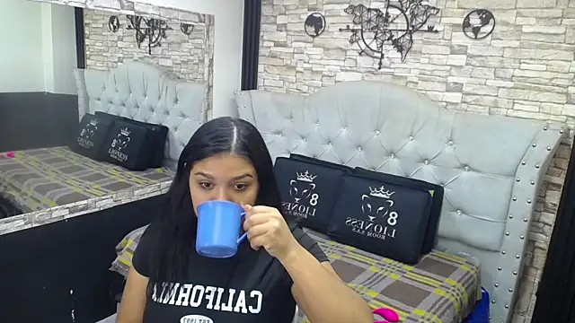 Snapshot of sia_cavad chatting on November 26, 2025, 12:49 pm sia cavad online show from November 26, 2025, 12:49 pm