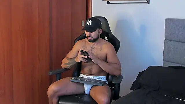 ethaanjones online show from October 5, 2025, 3:03 pm