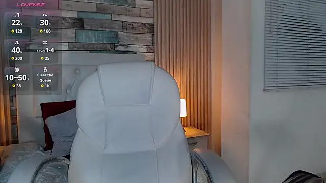 Snapshot of isabella_smith_ chatting on November 6, 2025, 8:02 pm isabella smith online show from November 6, 2025, 8:02 pm