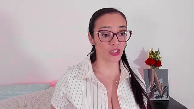 Jessica Herrera  online show from May 12, 2026, 10:27 pm