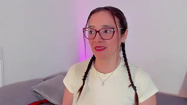 Jessica Herrera  online show from May 26, 2026, 9:24 pm